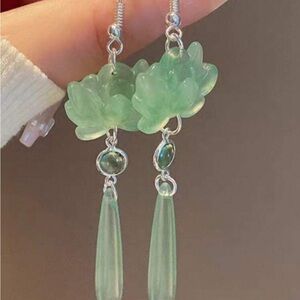 Elegant Green Floral Drop Earrings